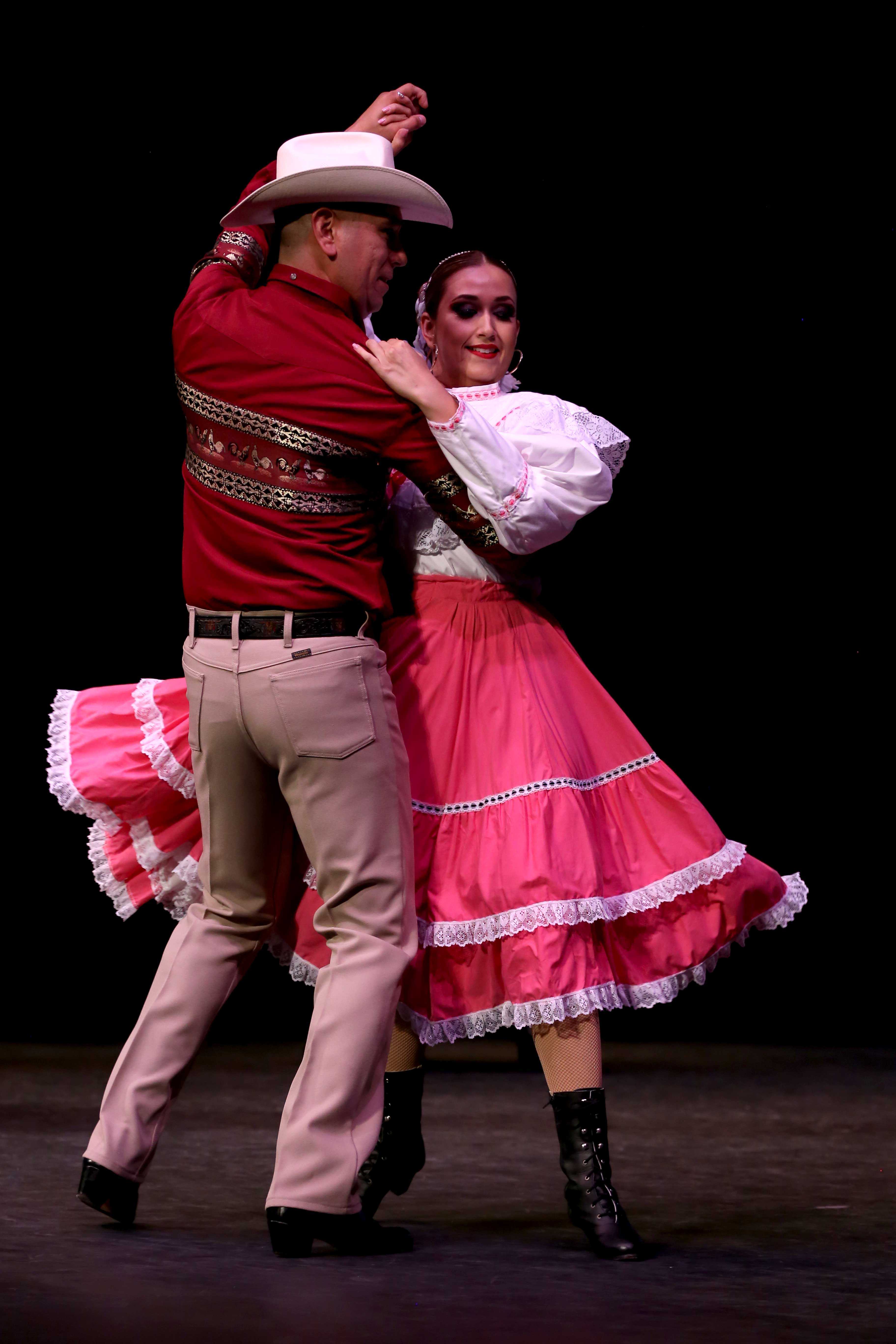 Mexican history and culture brought to life through dance and music ...