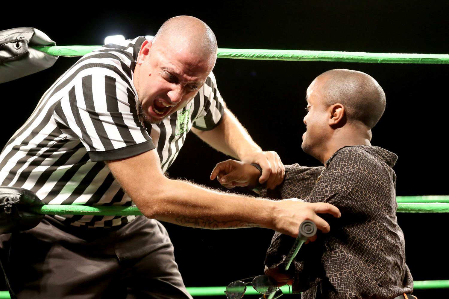 Huggy Cubb argues with the referee. 