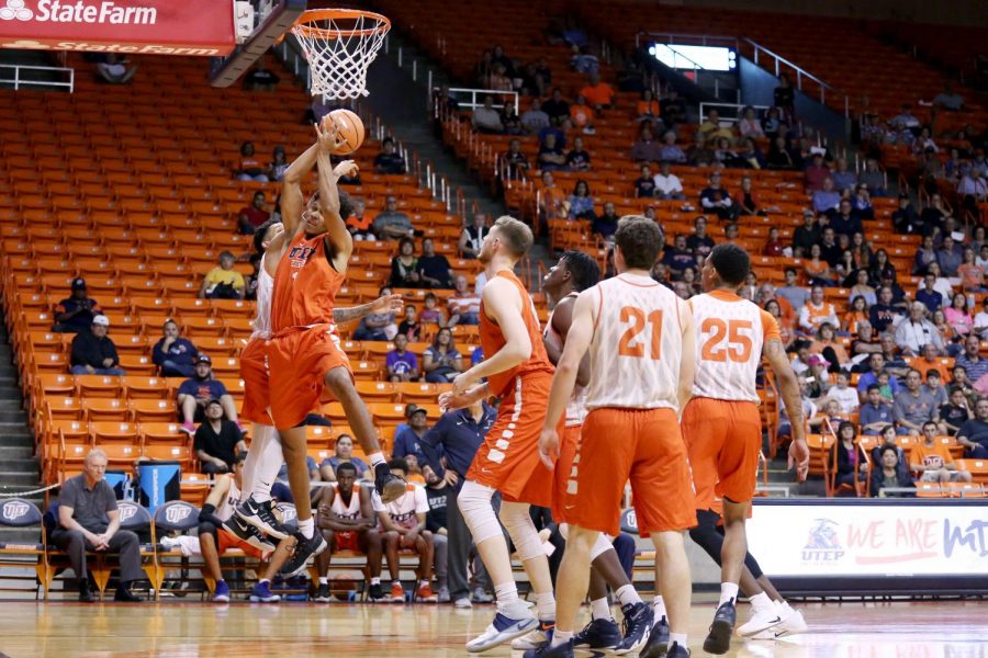 BasketballWhiteandOrangescrimmage_01