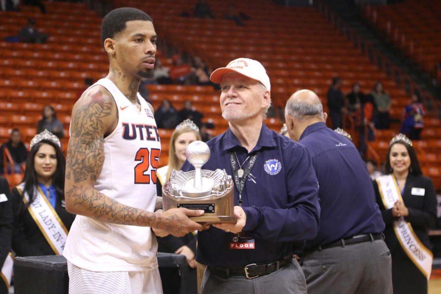 Keith Frazier accepts the Miners team award as he led the Miners with a double double.