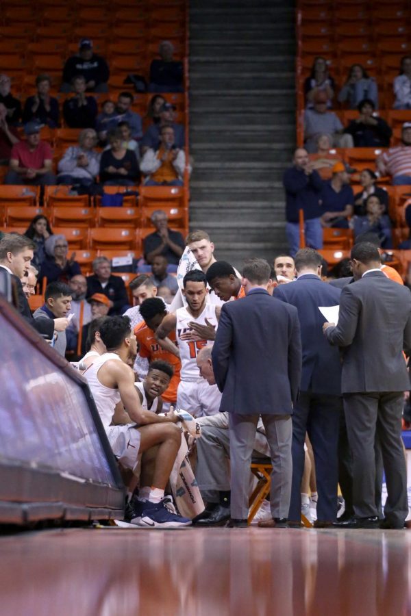 The UTEP men's basketball huddles together during a timeout. 
