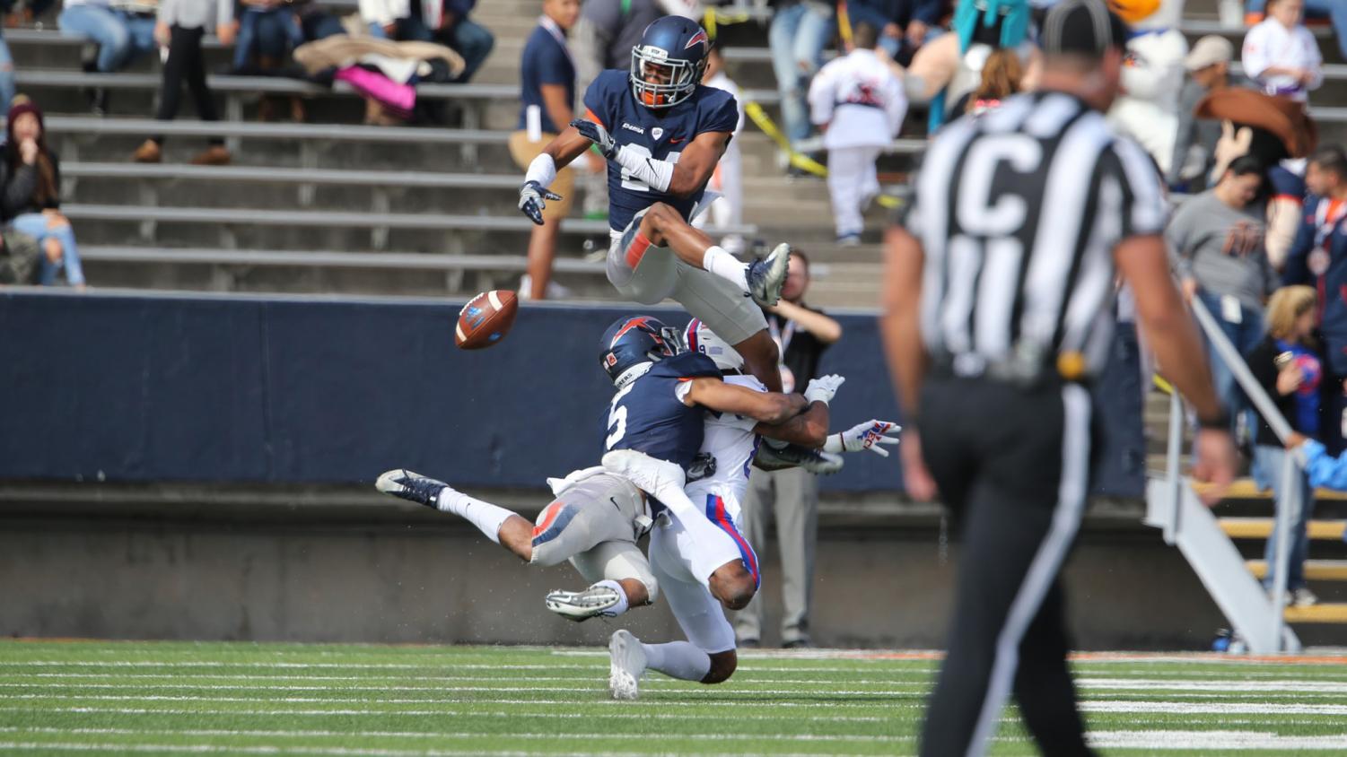 Former Miner Robertson-Harris Primed for Bears Eagles Game