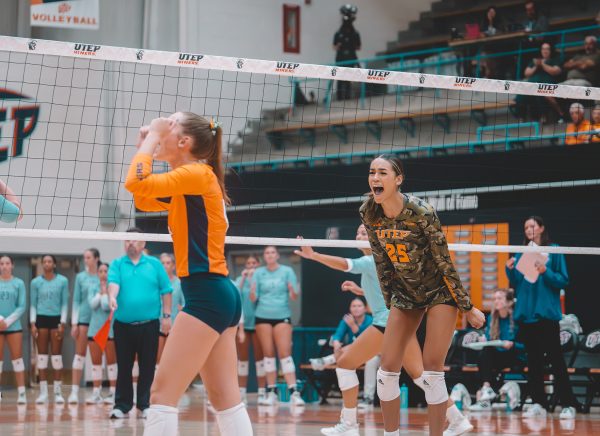 Middle Blocker Kaya Weaver celebrates a score with her teammates.